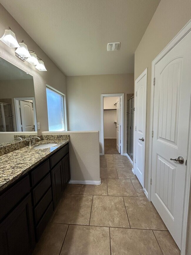 Building Photo - Beautiful 3-Bedroom Home with Den and Fire...