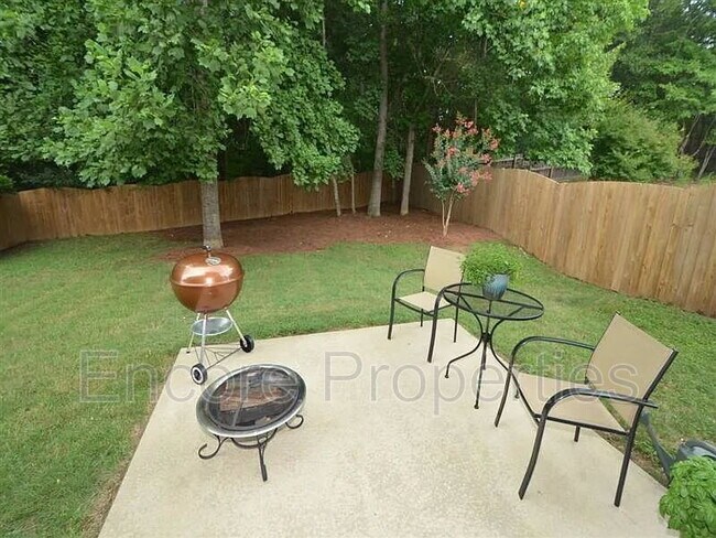 Building Photo - 6225 Saybrooke Dr