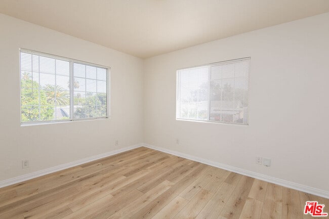 Building Photo - 2134 Cloverdale Ave