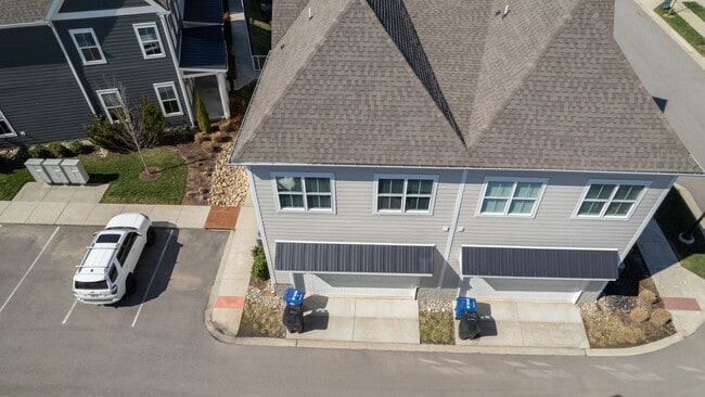 Building Photo - Sleek 3BR Stunner Near Historic Downtown Franklin