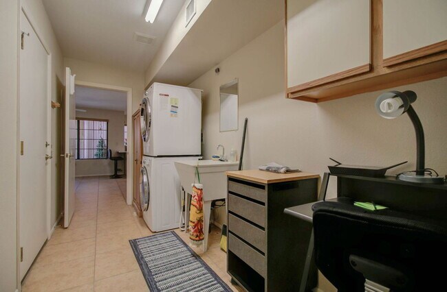 Building Photo - 14743 W Yosemite Dr