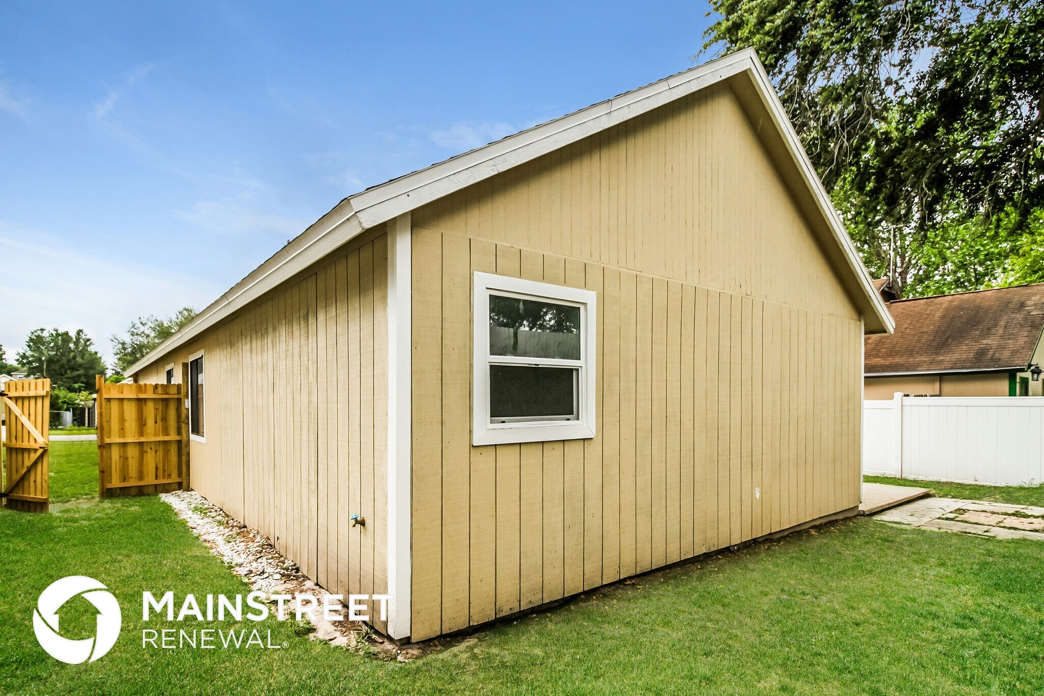 Building Photo - 609 Conure St