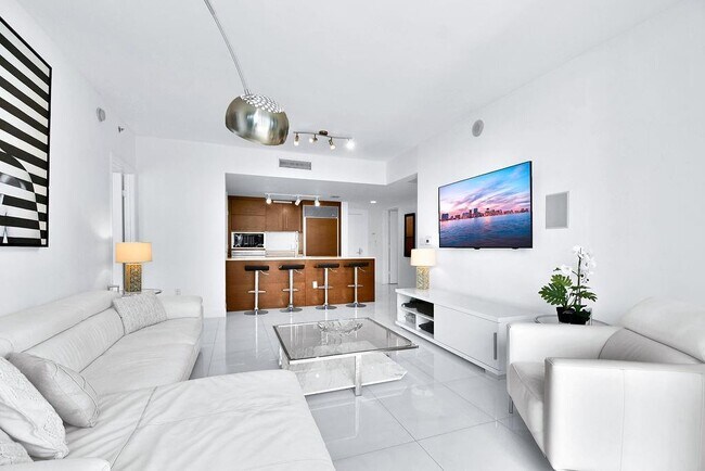 Building Photo - 475 Brickell Ave