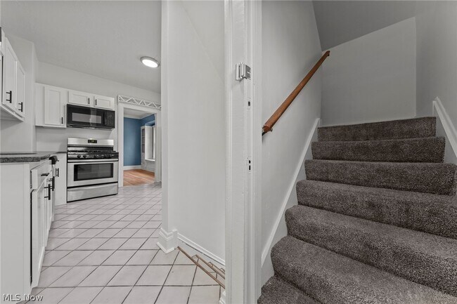 Building Photo - 2056 Wascana Ave