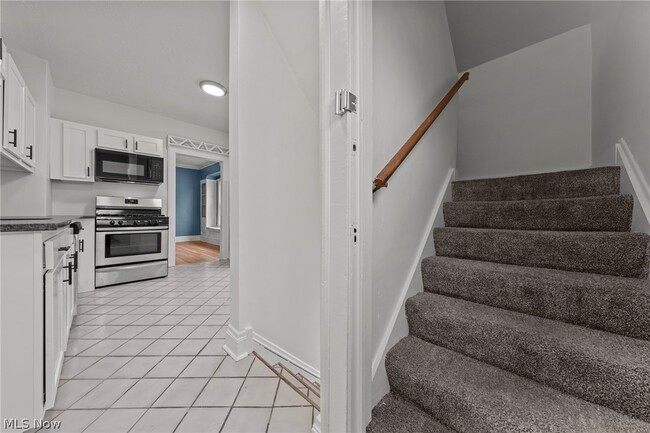 Building Photo - 2058 Wascana Ave