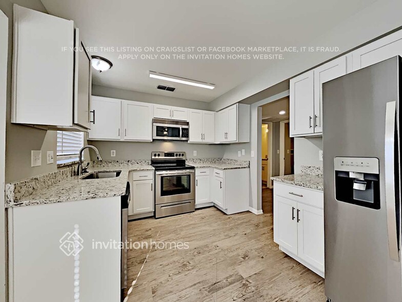 Building Photo - 425 Lagoon Dr