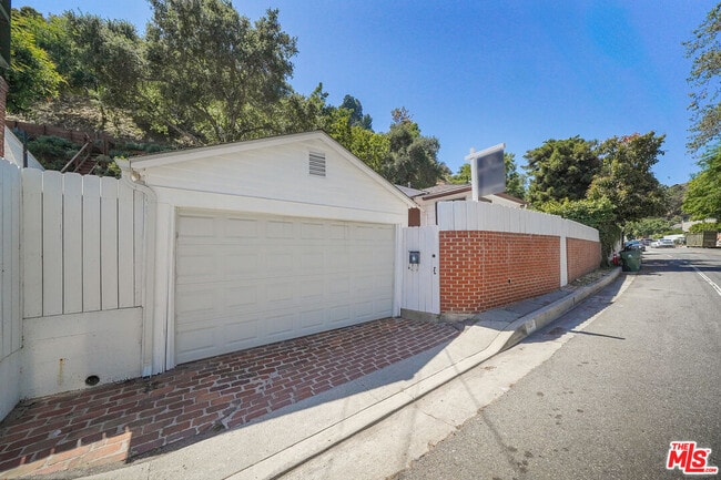 Building Photo - 881 N Beverly Glen Blvd