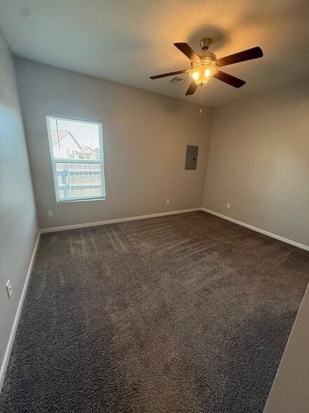 Building Photo - 614 N Grandstone St