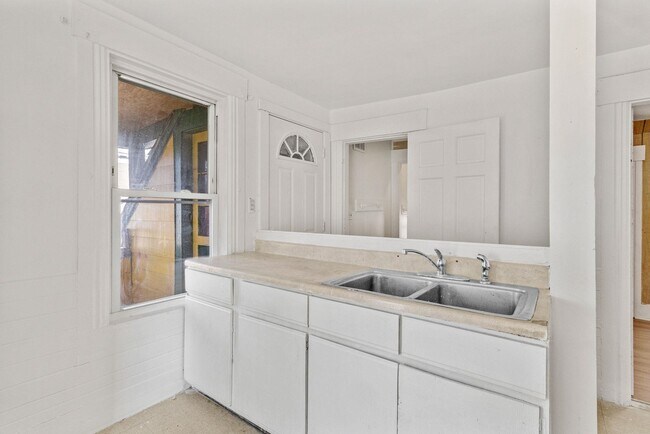 Building Photo - 278 Auburn St