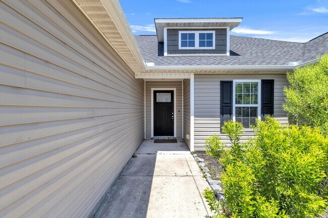 Building Photo - 3 bedroom in Sneads Ferry with Fenced Yard