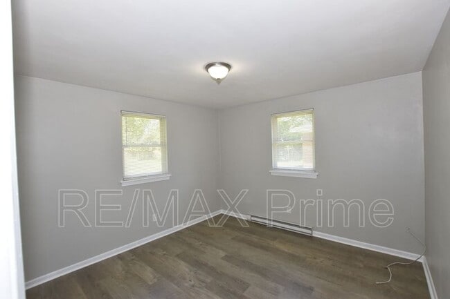 Building Photo - 7923 Thompson Rd
