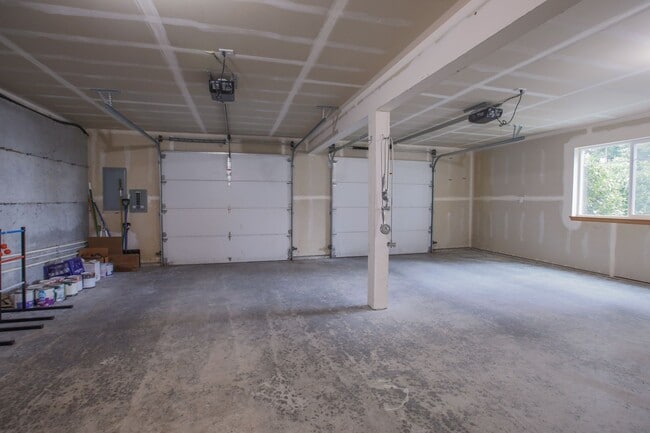 Building Photo - Beautiful Penn Cove View Home and Dog Frie...