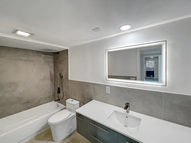 Building Photo - 1315 13th Terrace