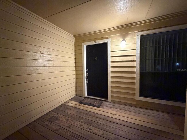 Building Photo - 8643 Mallard Reserve Dr