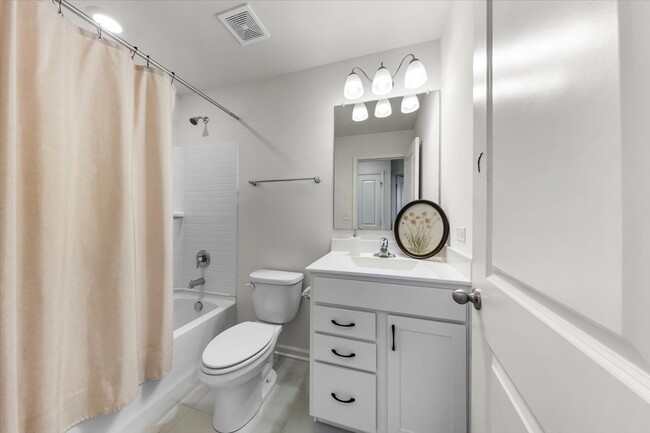 Building Photo - 2217 Venture Dr