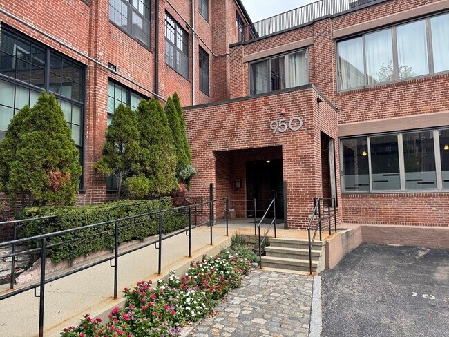Building Photo - 950 Dorchester Ave
