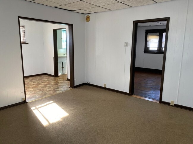 Building Photo - 208 1st St