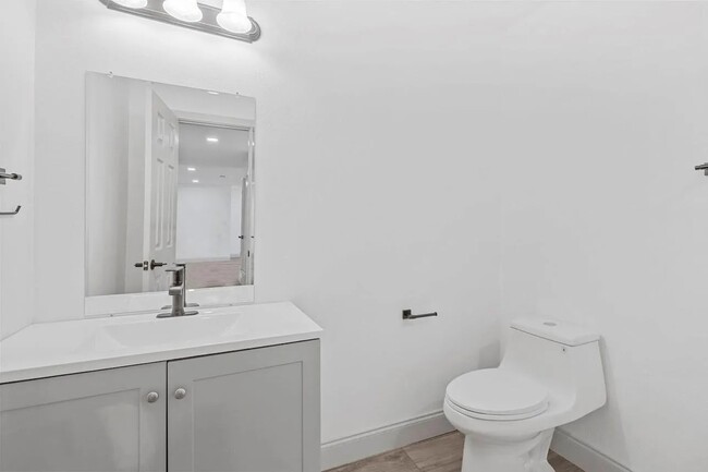 Building Photo - 502 Melrose Dr