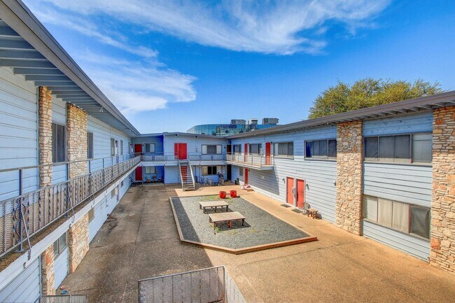 Building Photo - 2408 Longview St