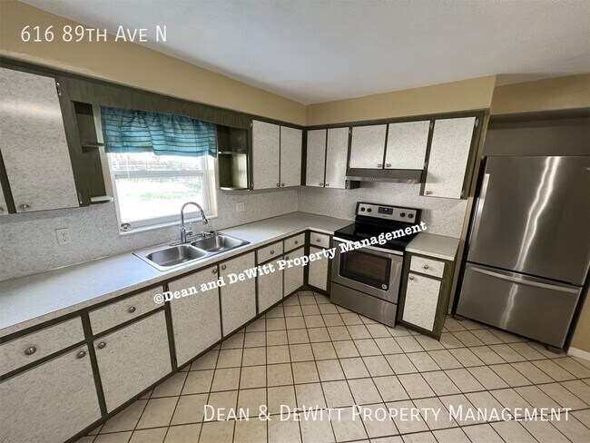 Building Photo - 616 89th Ave N