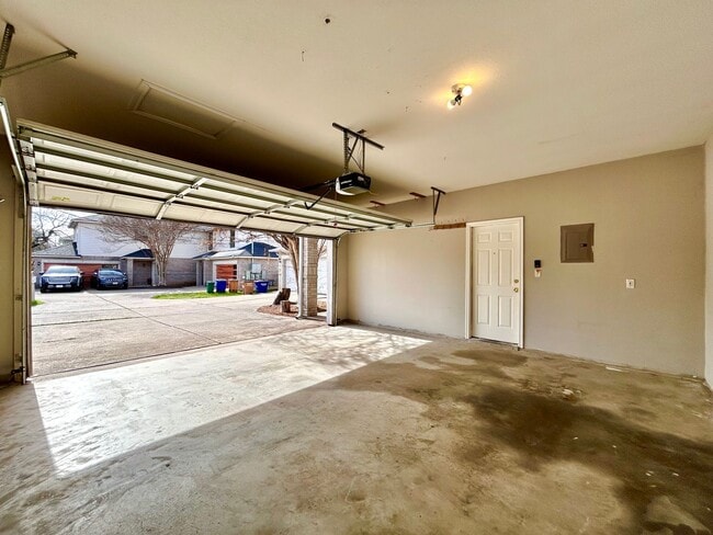 Building Photo - 5716 Westgate Boulevard-A