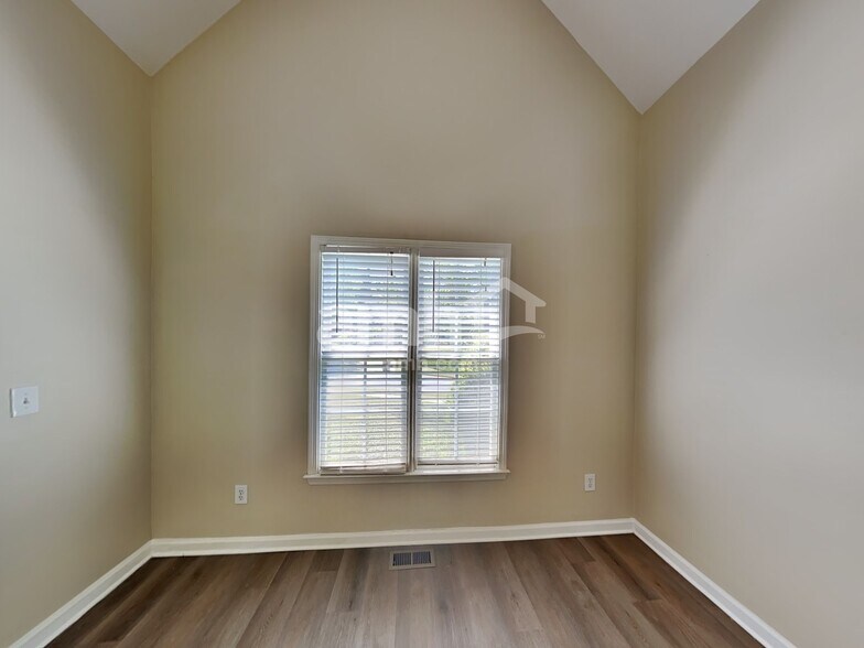 Building Photo - 513 Autumn Walk