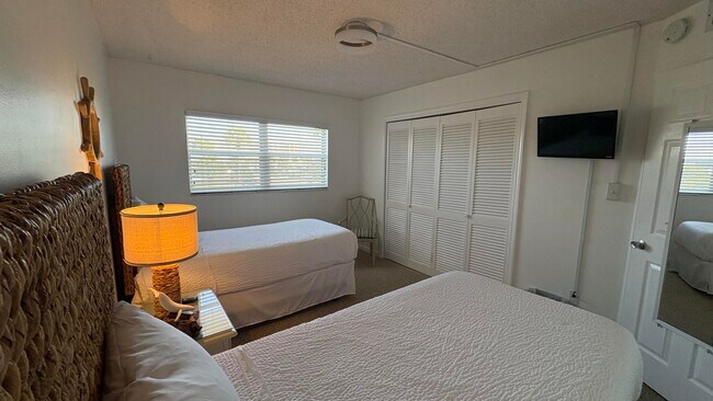 Building Photo - 909 Santa Rosa Blvd