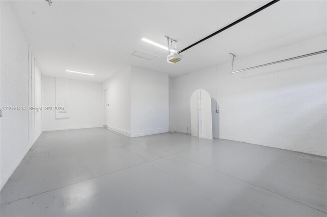 Building Photo - 15239 Goldfinch Cir