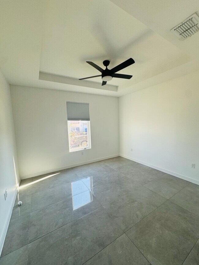 Building Photo - 420 Placido Dr