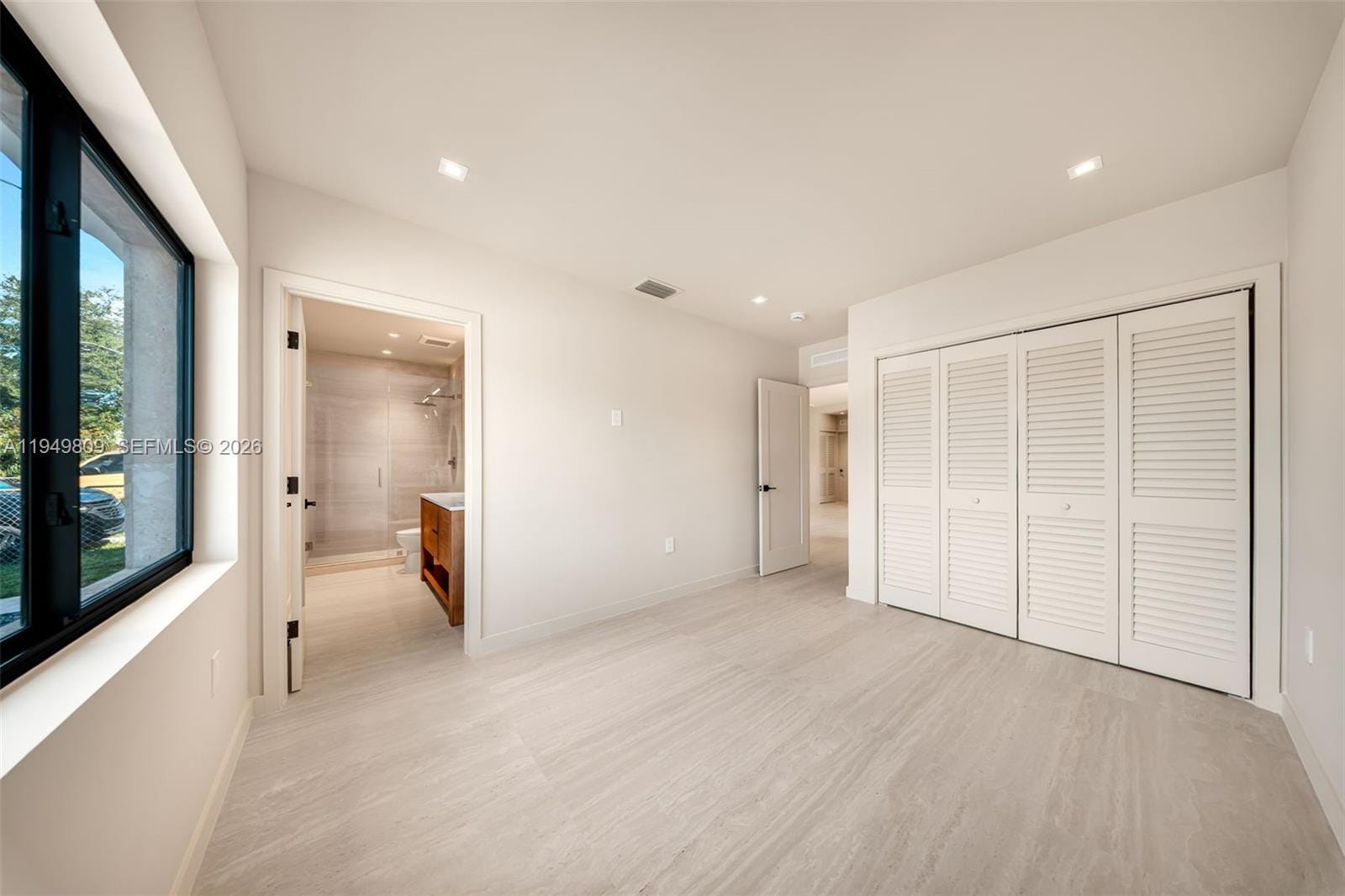 Building Photo - 2625 SW 32nd Ct