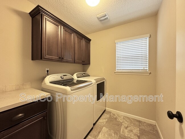 Building Photo - 11877 NW Cedar Ct