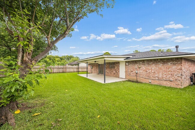 Building Photo - 12211 Pompton Dr