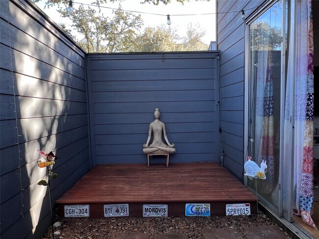 Building Photo - 2100 Commonwealth St