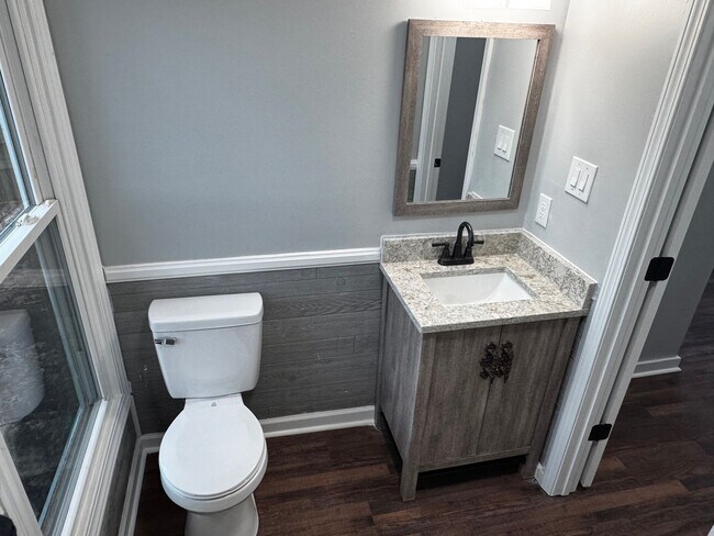 Building Photo - Modern 3BR / 2.5BA Home with Granite Kitchen, Loft and Storage