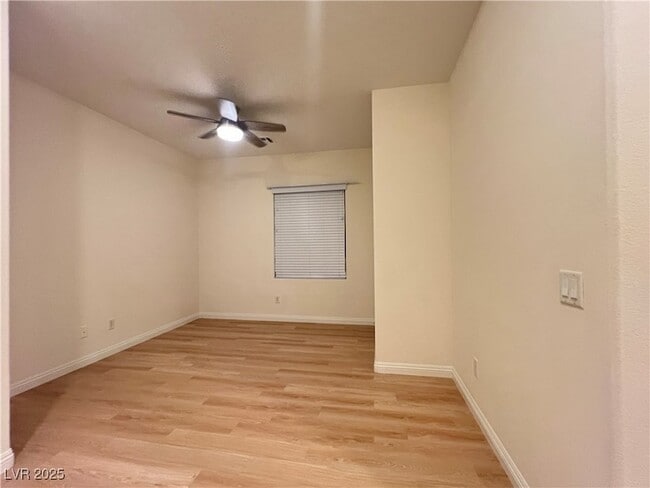 Building Photo - 10524 Isola Bella St