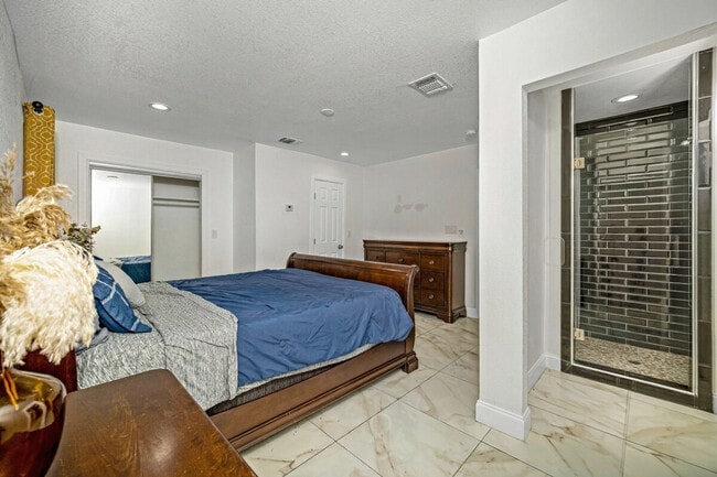 Building Photo - 219 Utah St