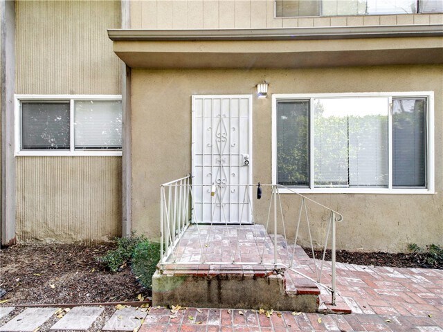 Building Photo - 1040 N Sierra Bonita Ave