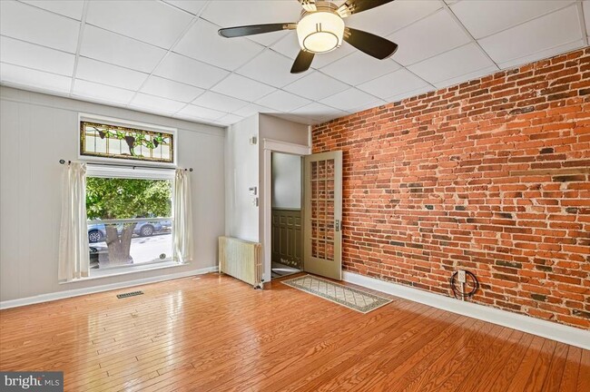 Building Photo - 3720 Foster Ave