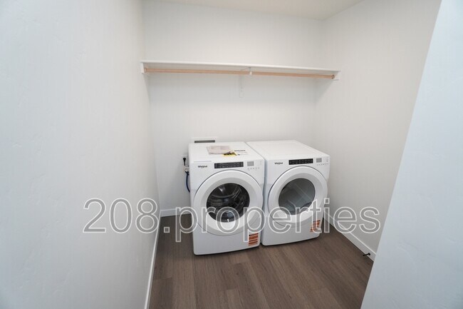 Building Photo - 5813 W Stavros St