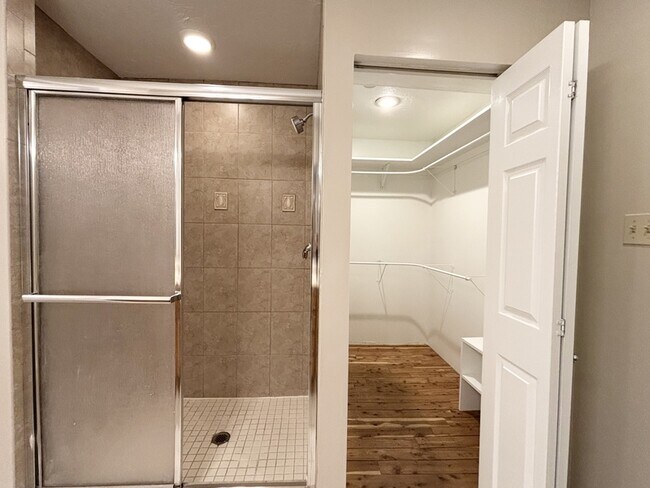 Building Photo - 1201 E 5600 S