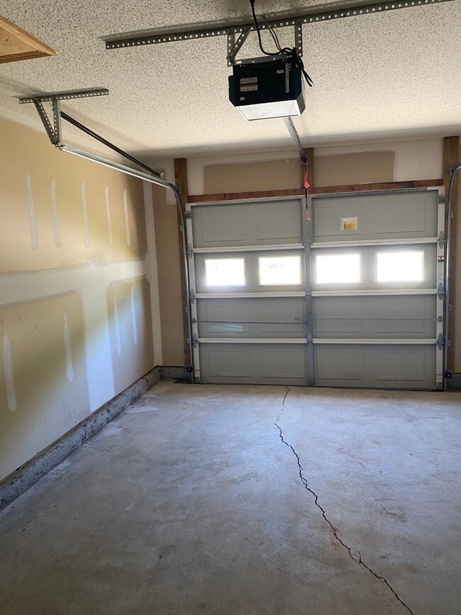 Building Photo - 1030 Glencroft Dr