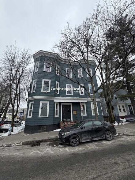 Building Photo - 71 Putnam Ave