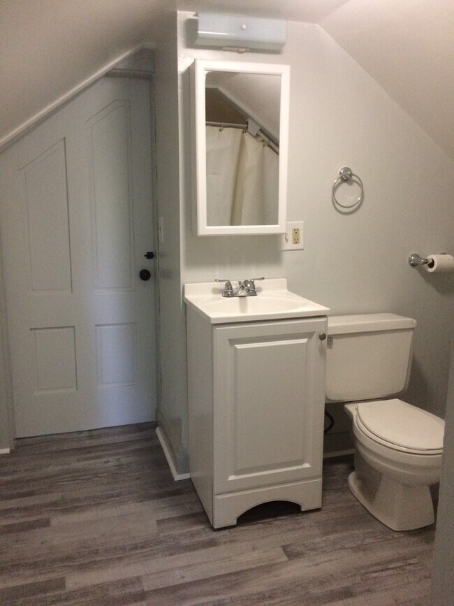 Bathroom - 28 Newbury St