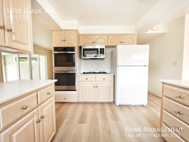 Building Photo - 5910 Glade Ave
