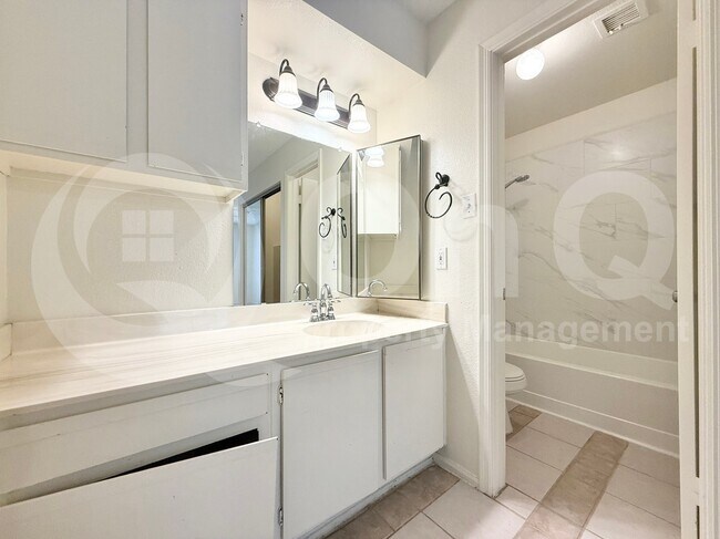 Building Photo - 1717 E Union Hills Dr
