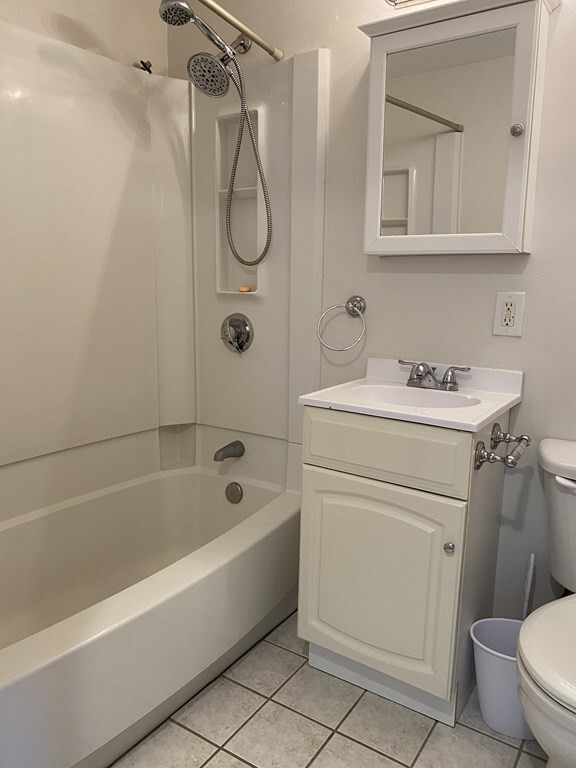 Building Photo - 834 Main St