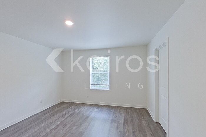 Building Photo - 132 George Oxford Dr