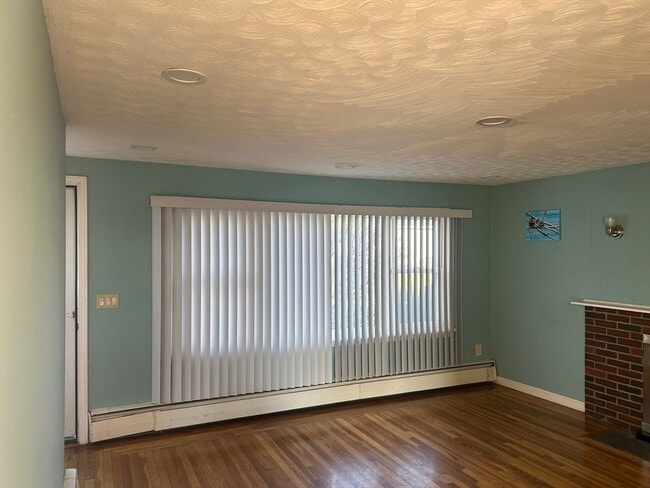 Building Photo - 4 Meadowview Ln