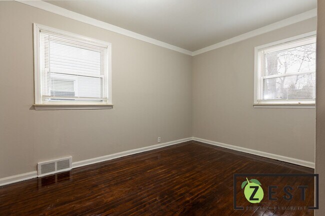 Building Photo - BEAUTIFUL 3 BEDROOM 1 BATH