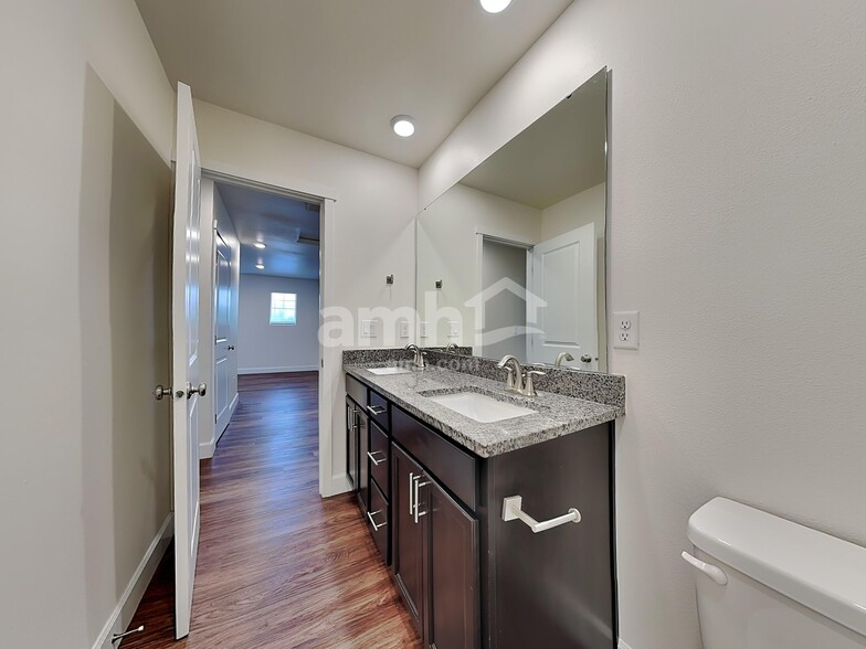 Building Photo - 19211 15th Ave Ct E